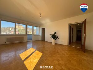 >>>KAUFANBOT LIEGT VOR<<< Wohnung mit Schlossblick, drei Schlafzimmern und Garage