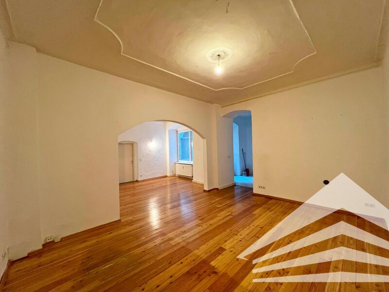 Atelier am Hauptplatz zu vermieten! Künstler willkommen!