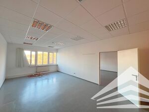 250 m² Bürofläche mit Seminarräumen und Lager Nähe Industriezeile!