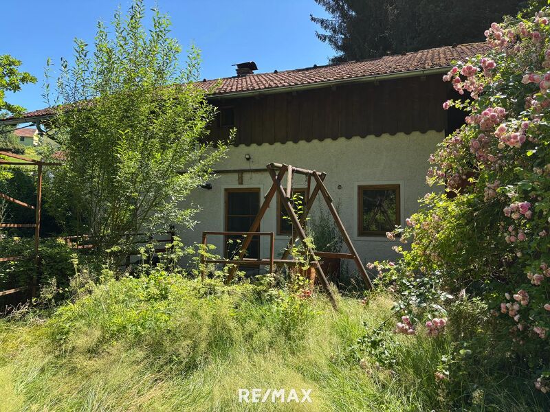 Großzügiges Einfamilienhaus in zentraler und idyllischer Waldrandlage