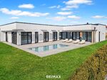 Exklusiver Neubau-Bungalow mit Pool ? Modernste Bauweise - Barrierefrei!