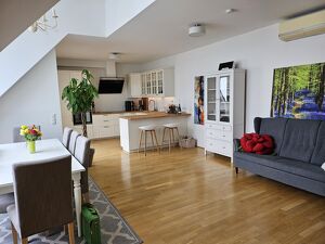 LICHTDURCHFLUTETE DACHGESCHOSSMAISONETTE!
