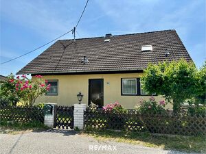 Geräumiges Einfamilienhaus mit großem Garten in absoluter Ruhelage (Sackgasse)