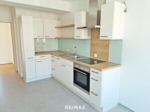 Zentrale 2-Zimmer-Wohnung mit Balkon und Einbauküche in Neumarkt