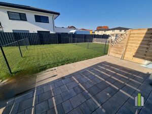 Neuwertige 2-Zi.-Wohnung mit eigenem Garten