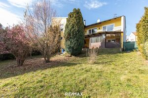 Teilweise saniertes Einfamilienhaus in Jois mit Seeblick