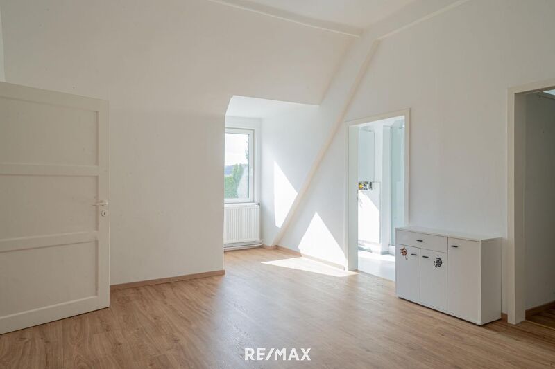 Altbau mit Stil ? Großzügige Raumhöhen - Wohnen in Frauental