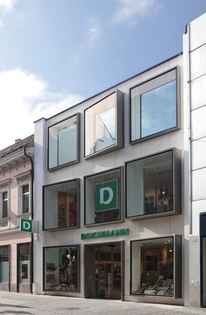 Erstklassige Retail - Location - Top Antritt - mitten in der Welser Fußgängerzone !!
