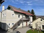 Wohnhaus mit Nebengebäude und Stadl, Nähe Villach