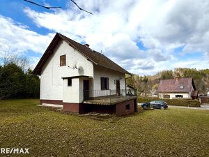 Ruhiges, sonniges Grundstück mit Altbestand