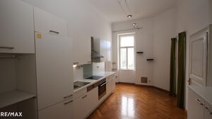 Großzügige lichtdurchflutete 5-Zimmer-Altbauwohnung in der Merangasse
