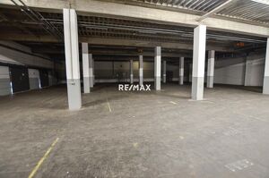1300 m²  Lagerhalle mit Rampenzugängen