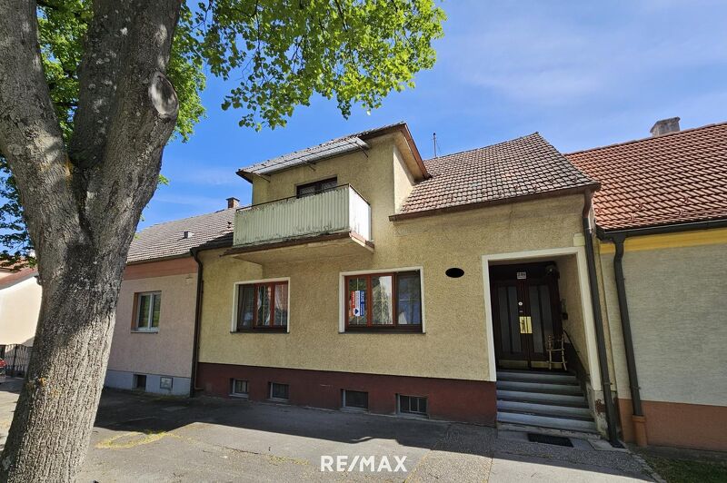 Einfamilienhaus mit kleinem Garten