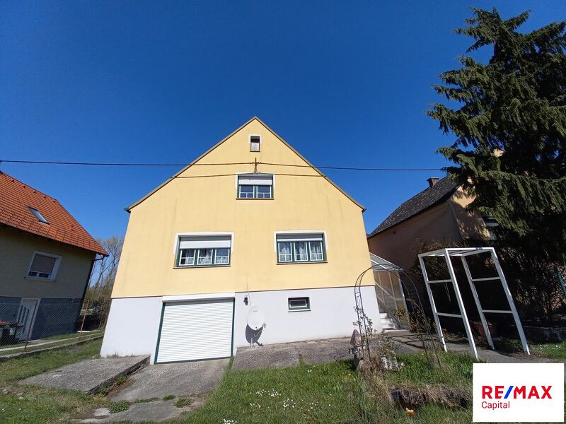 Günstiges Einfamilienhaus mit 3 Schlafzimmern und großzügigem Grundstück