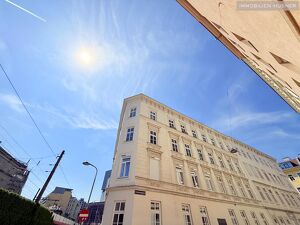" ..ZUG fährt ab,.." ins sonnige Weissgerberviertel, sanierungsbedürftig mit gutem Raumkonzept, nur ? 245.000,-