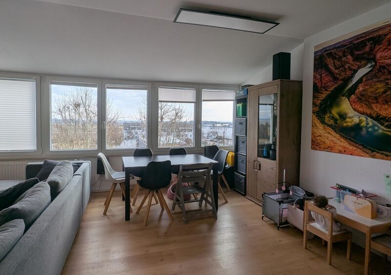 Gro&szlig;z&uuml;gige Maisonette-Wohnung mit Dachterrasse, Garage und Sauna
