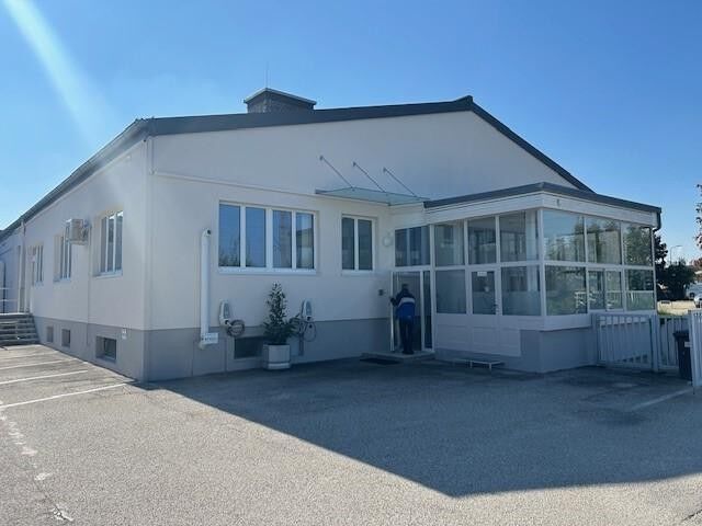 Hochwertige Büros günstig zu vermieten 500 und 550 m² verfügbar und 280 m² in einem Extragbäude B Widmung.