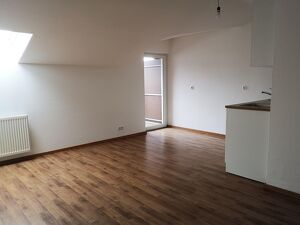 Helles Apartment mit Balkon