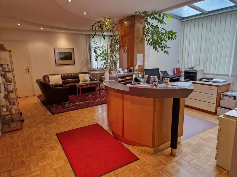 Perfekte Wohnung für Familie oder Praxis in der Terrassenhaussiedlung