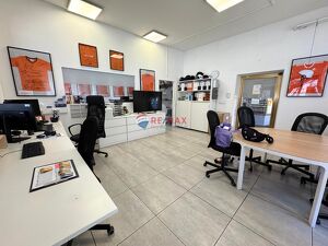 Vielseitiges Geschäftslokal mit Lagerfläche