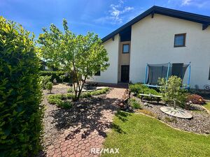 Großes Einfamilienhaus mit Garten in sonniger Ruhelage!