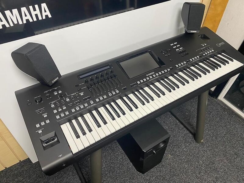 Yamaha Genos 76 Tasten Keyboard + Gns-MS01