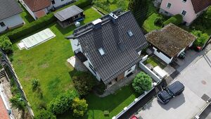 Haus mit kleiner Einlegerwohnung  oder Grundstück mit Altbestand