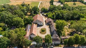 "Großzügiges Grundstück mit Pferdehof und sanierungsbedürftigem Haus ? nur Minuten von Wien entfernt"