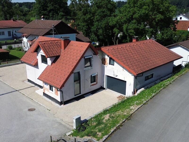 Renoviert, belagsfertig & bereit für Ihre Ideen! Einfamilienhaus mit Garten, Sonnenterrasse und Doppelgarage in Timelkam - BIETERVERFAHREN