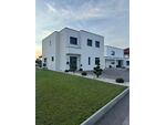 Neuwertiges Wohnhaus in ruhiger Lage
