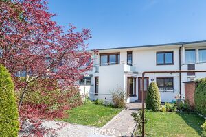 Ihr neuer Lieblingsplatz: Teilsaniertes Reihenhaus mit Balkon und Garten