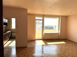 4 Zimmer Wohnung mit Loggia