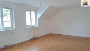 Helle 2 Zimmerwohnung, im Dachgeschoss ohne Lift.