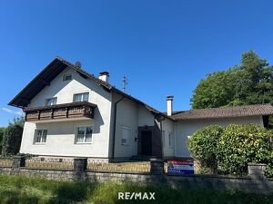 Einfamilienhaus mit Nebengebäuden