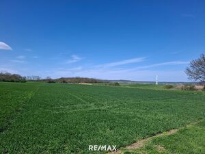 Großzügige Ackerflächen für landwirtschaftliche Nutzung