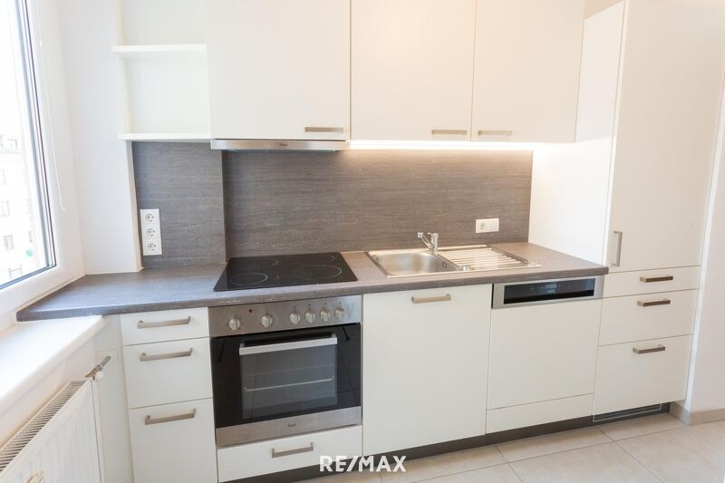 Top sanierte helle Mietwohnung - WG geeignet - zentrale Lage