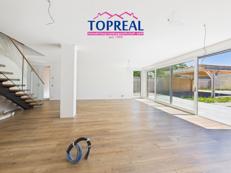 Wels-West: Luxuriöse Doppelhaushälfte mit Salzwasserpool, smarter Hausechnik & 149?m² Wohnfläche