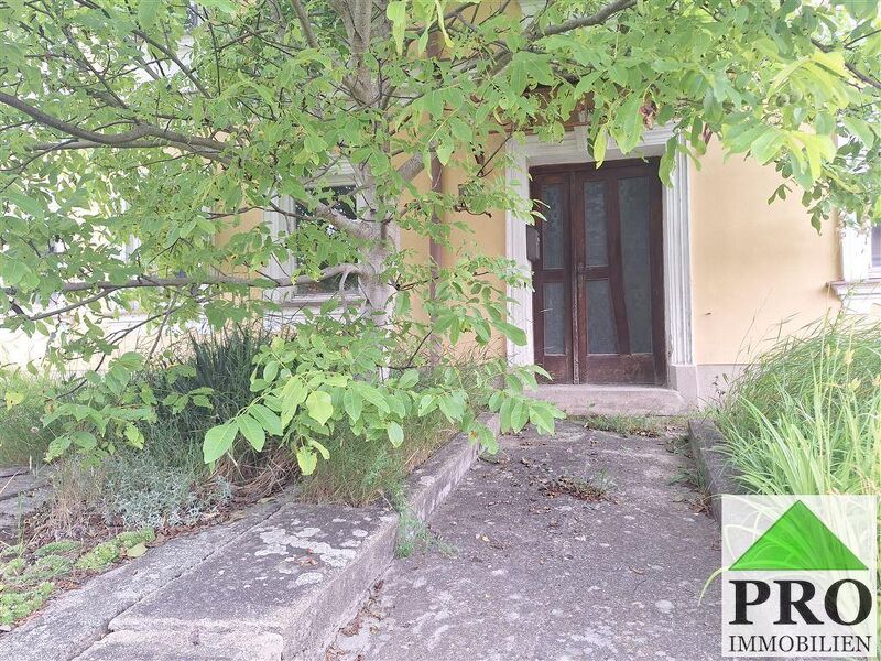 Charmante, großzügige Altbau-Villa mit Nebengebäuden auf großem Baugrundstück zu verkaufen