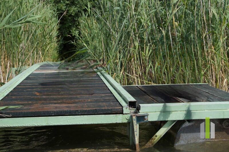 Seegrundstück mit Steg, Boje & Weinfass-Schlafplatz ? direkt am Obertrumer See!