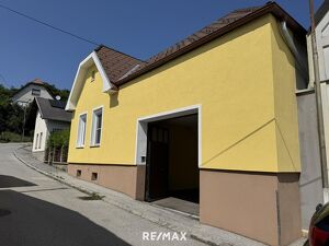 Kleiner Streckhof mit Terrasse