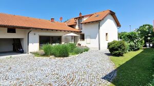 **Zeitlos außen ? modern innen: Wohnen mit Stil und Komfort - Einfamilienhaus in Matzendorf!**