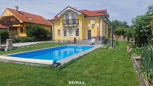 Vollunterkellertes Traumhaus mit Pool