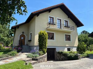 Gepflegtes Einfamilienhaus mit schönem Garten in sonniger und zentrumsnaher Lage