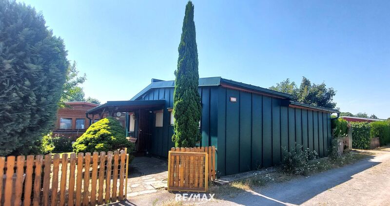 Wohnmobil mit uneinsichtigem Garten als Ruhepol