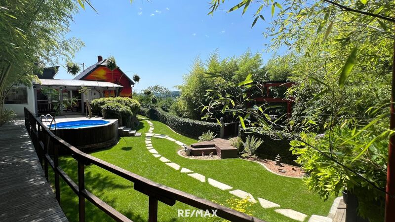 Wohnhaus mit wunderschönem Garten und Pool in erhöhter Lage!