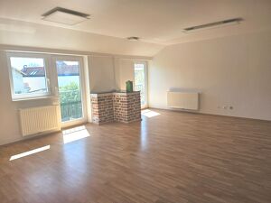 Schnäppchen, einmalige Gelegenheit!  Ruhige Wohnung/ Büro aus Konkursmasse !
