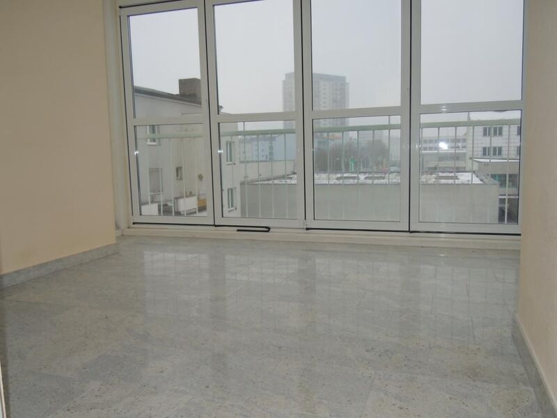 Helle 3,5-Zimmer-Wohnung mit Wintergarten, Loggia & TG-Platz