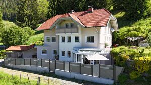 Top Zustand - Großes Landhaus mit Grünland und eigenen Trinkwasserquellen in ruhiger Panoramalage