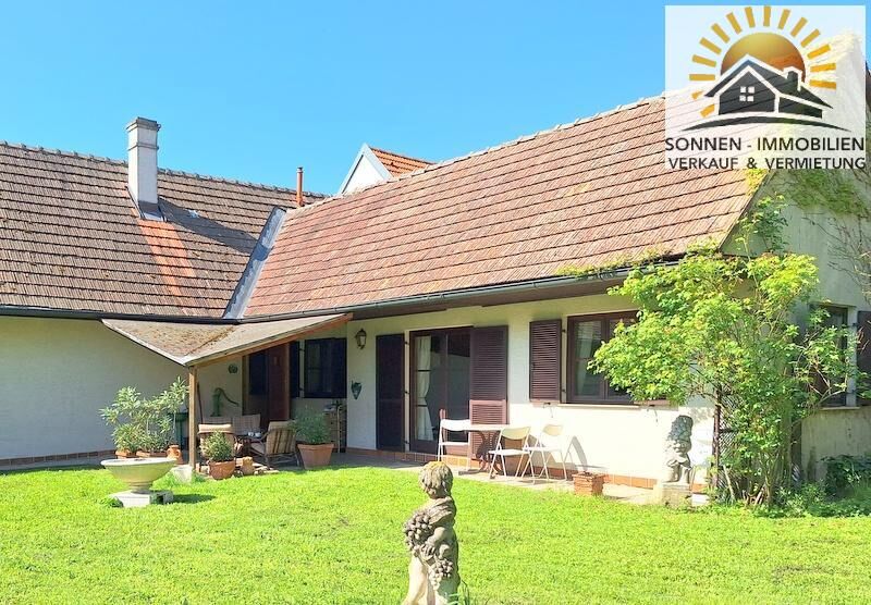 Wien Nähe: Sonnendurchflutetes, ehemaliges Bauernhaus mit 1224m² großem, ebenem Grundstück in ruhiger Sackgasse