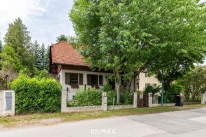 LANDLEBEN in STADTNÄHE - schwer sanierungsbedürftiges Einfamilienhaus mit Vollkeller und Garage